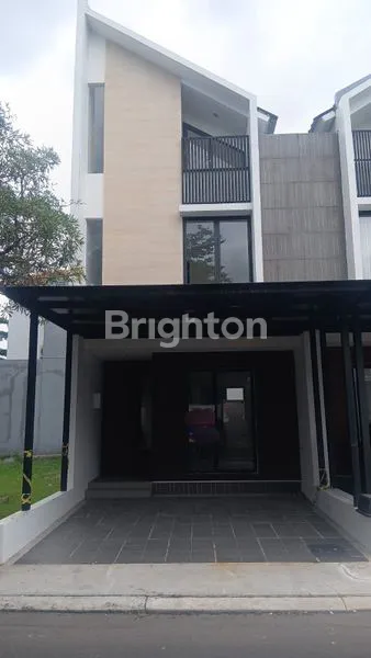 RUMAH BARU BAGUS ATTIC ROOM 3 LANTAI DI JGC CAKUNG TIMUR JAKARTA TIMUR