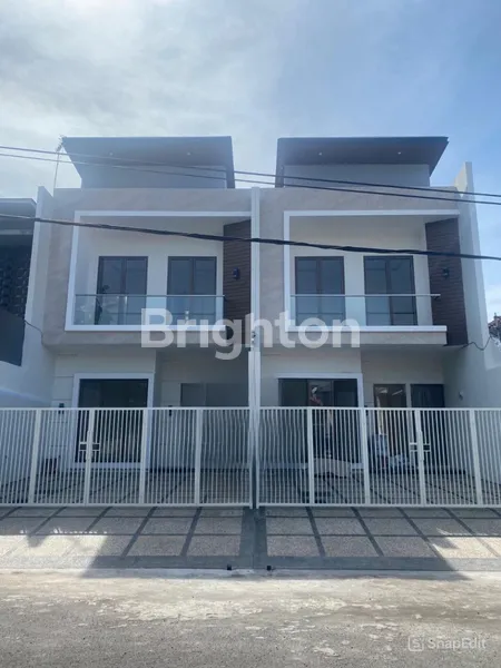 image DIJUAL RUMAH BARU GRESS SELANGKAH DARI MERR (1)