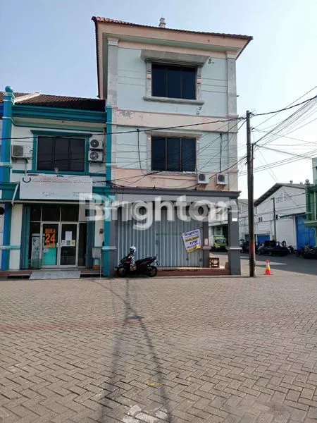 image RUKO 3 LANTAI SIAP HUNI, HOOK TERLETAK DI LOKASI PERGUDANGAN TANRISE GEDANGAN (1)