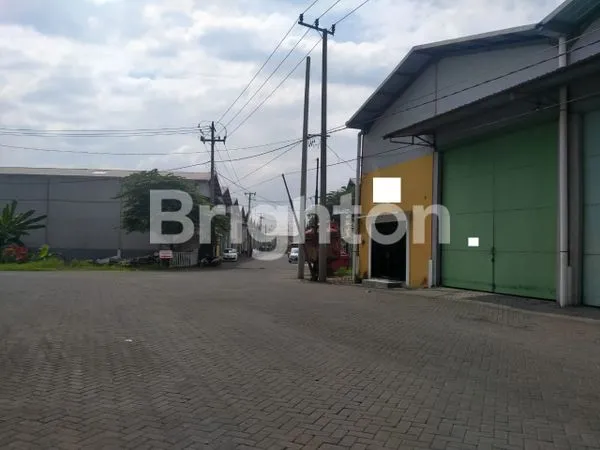 image GUDANG SIAP HUNI, TERAWAT, LETAK STRATEHIS, TERLETAK DI KAWASAN  PERGUDANGAN  MEIKO 5, BUDURAN, TIDAK BANJIR  SIDOARJO (3)