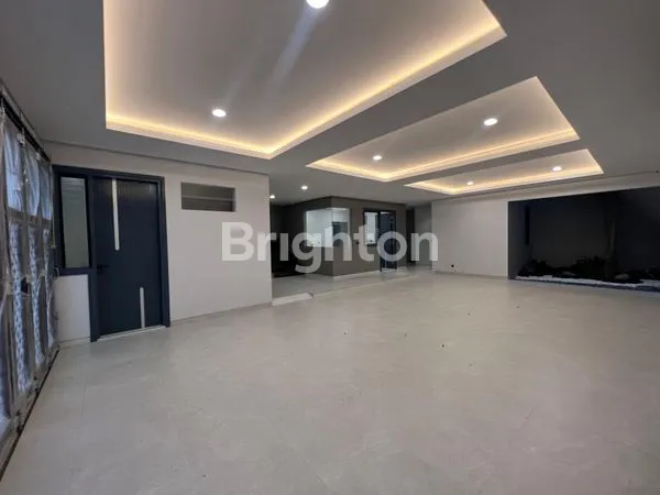 image RUMAH MEWAH 3 LANTAI, LT 240M² DI CITRALAND SURABAYA (8)