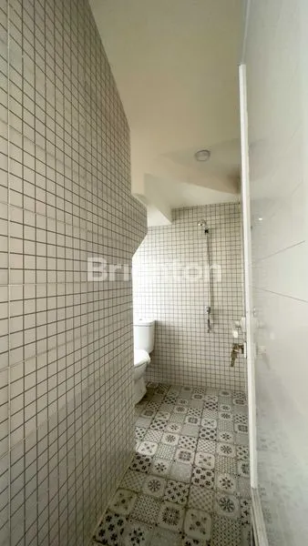 image RUMAH 2 LANTAI SIAP HUNI DI SENTUL CITY (8)