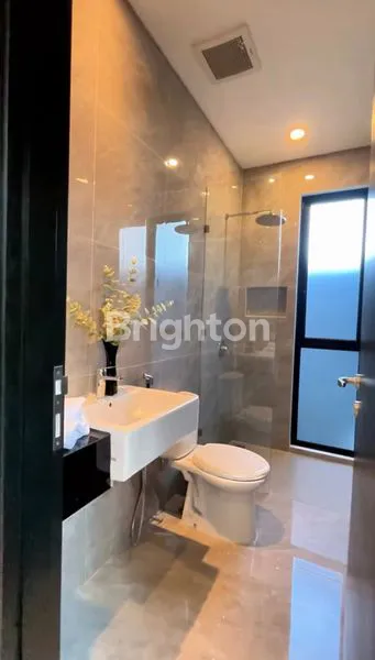 image RUMAH GREENLAKE CITRALAND TYPE VERDELLA DI SURABAYA BARAT AREA WIYUNG (5)