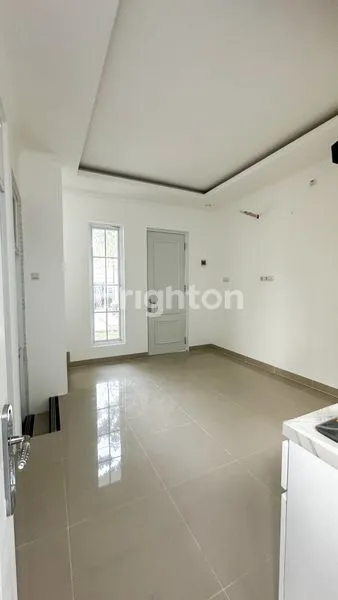image RUMAH 2 LANTAI SIAP HUNI DI SENTUL CITY (5)