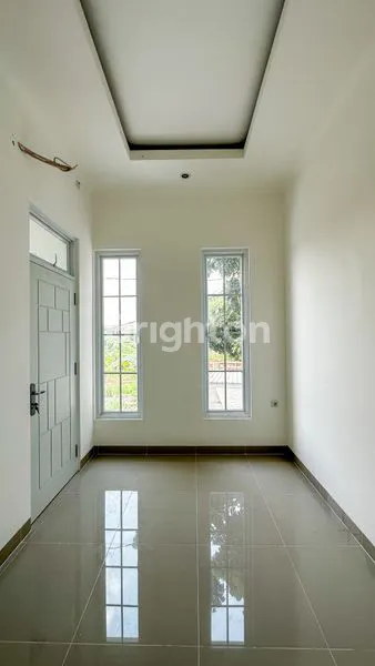 image RUMAH 2 LANTAI SIAP HUNI DI SENTUL CITY (2)