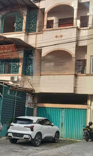 image RUKO 2,5 LANTAI + 2 RUKAN, LT 779M² DI JALAN RIAU (1)