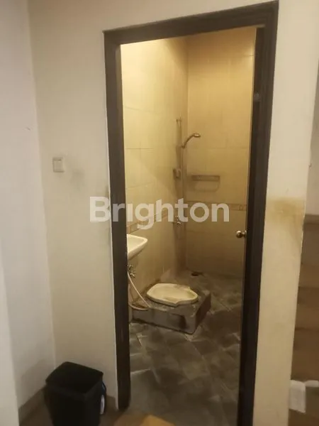 image   RUKO  GANDENG 3 LANTAI  DI PERTOKOAN REVO MALL,LOKASI STRATEGIS TERKONEKSI DENGAN LRT. HARGA NEGO !!! (7)