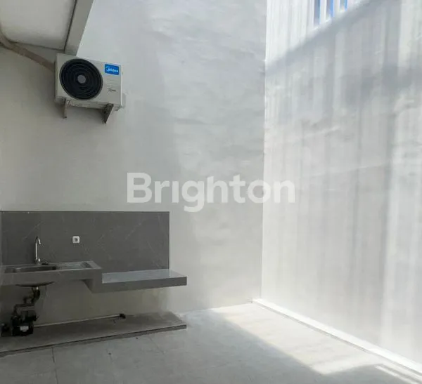 image RUMAH BARU 2 LANTAI. KUTISARI INDAH UTARA.. FREE PAJAK PEMBELI, FREE BIAYA NOTARIS (6)