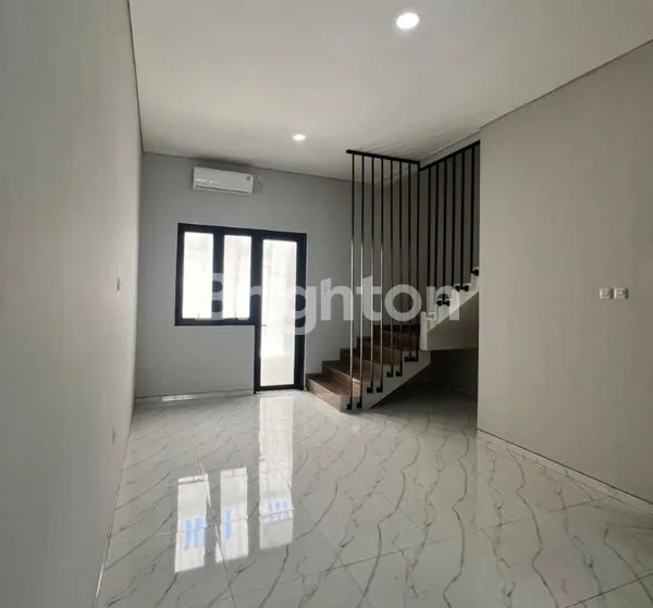 image RUMAH BARU 2 LANTAI. KUTISARI INDAH UTARA.. FREE PAJAK PEMBELI, FREE BIAYA NOTARIS (3)