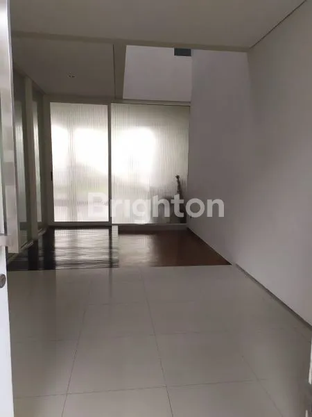 image RUMAH LOKASI STRATEGIS, LINGKUNGAN ASRI, MODERN MINIMALIS SURABAYA BARAT, CITRALAND DEPAN (2)