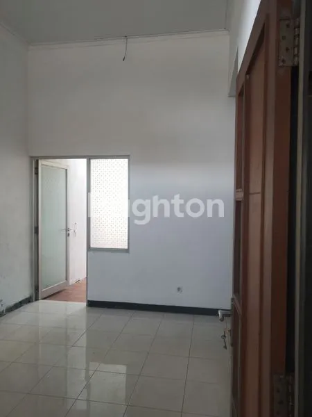 image RUMAH MODERN MINIMALIS HARGA EKONOMIS LOKASI STRATEGIS - 5 MENIT DARI BORMA KATAPANG - SIAP HUNI & BEBAS BANJIR (2)