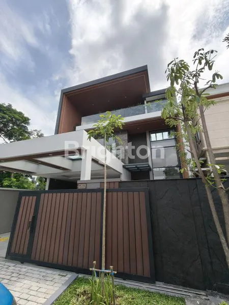 image  RUMAH MEWAH CITRALAND 3 LANTAI LIFT BARU SIAP HUNI (1)