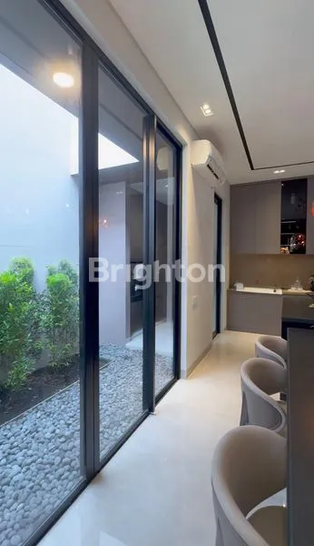 image RUMAH READY TYPE WHITNEY DELUXE DI PERUM GREENLAKE CITRALAND SINGAPORE SURABAYA BARAT (4)