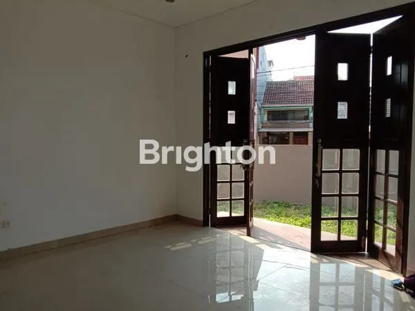 image RUMAH MEWAH 2 LANTAI DI PURI GADING ALAM RAYA 2, BEKASI (6)