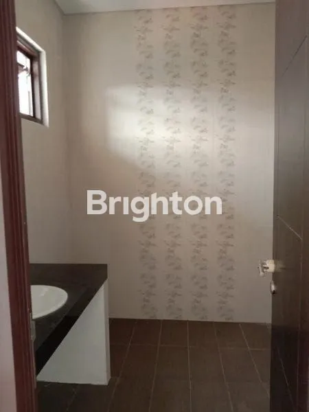 image RUMAH MEWAH 2 LANTAI DI PURI GADING ALAM RAYA 2, BEKASI (7)