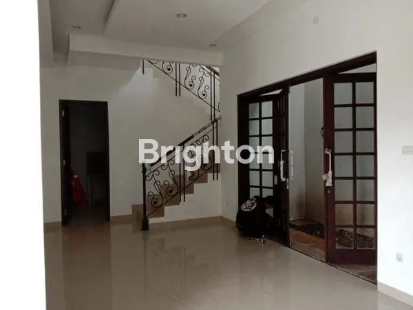 image RUMAH MEWAH 2 LANTAI DI PURI GADING ALAM RAYA 2, BEKASI (4)