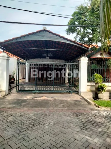 image RUMAH SIAP HUNI  PREMIUM DI GAYUNG KEBONSARI DEKAT POLDA JATIM, RS BHAYANGKARA, KAMPUS UIN, MASJID AL-AKBAR , TRANS ICON, ROYAL PLAZA DAN DEKAT AKSES TOL WARU SURABAYA (1)