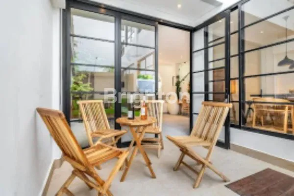 image LUXURY  3BR VILLA 450M TO LEGIAN BEACH, WALK-IN LIVING (8)