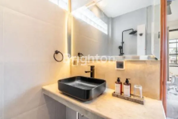 image LUXURY  3BR VILLA 450M TO LEGIAN BEACH, WALK-IN LIVING (3)