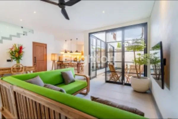 image LUXURY  3BR VILLA 450M TO LEGIAN BEACH, WALK-IN LIVING (7)