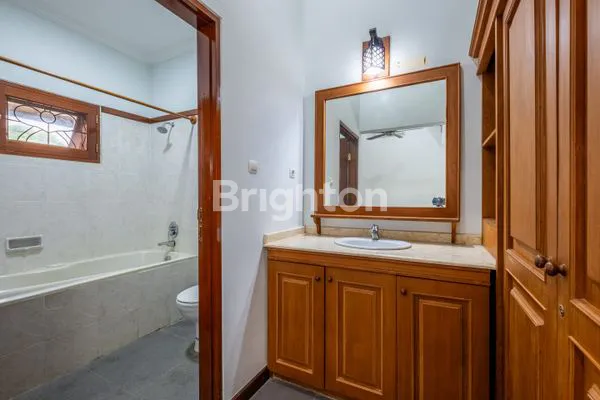 image DISEWAKAN VILLA MEWAH LEASEHOLD DI SANUR – LOKASI PREMIUM DEKAT PANTAI (7)