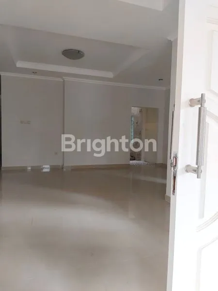 image RUMAH 2 LANTAI LT 133 DI KOTA WISATA CIBUBUR (2)