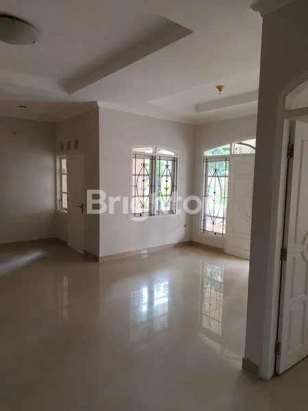 image RUMAH 2 LANTAI LT 133 DI KOTA WISATA CIBUBUR (3)