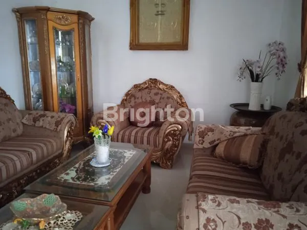 image DIJUAL DI TENGAH KOTA, RUMAH 2 LANTAI LUAS DAN MEWAH SIAP PAKAI, BEBAS BANJIR  (3)