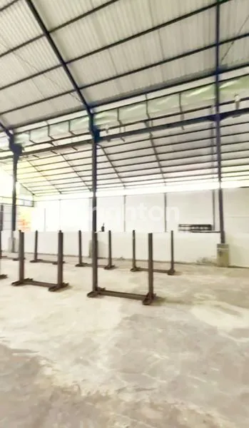 image GUDANG BARU SELUAS 1.296 M2 DENGAN BANGUNAN YANG KUAT & KOKOH, SIAP OPERASIONAL DI LOKASI STRATEGIS BYPASS IB MANTRA - KERAMAS, GIANYAR, BALI (3)