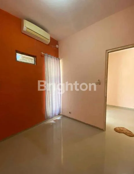 image RUMAH NYAMAN SIAP HUNI DENGAN LOKASI STRATEGIS DEKAT RAYA MERR, KAMPUS UPN, BANDARA JUANDA (4)