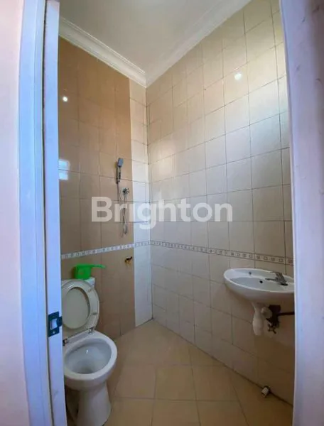 image RUMAH NYAMAN SIAP HUNI DENGAN LOKASI STRATEGIS DEKAT RAYA MERR, KAMPUS UPN, BANDARA JUANDA (8)