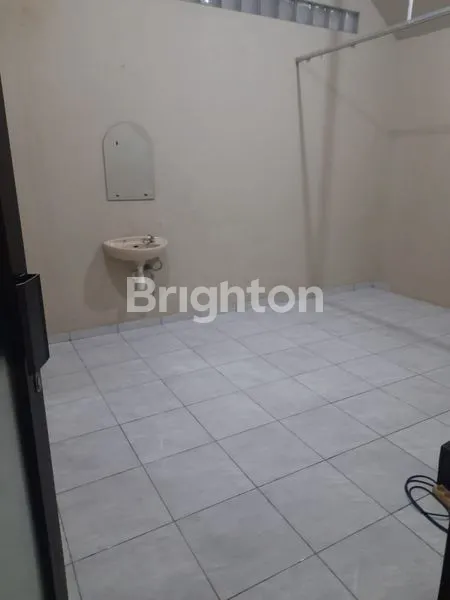 image RUKO CANTIK DAN TERAWAT. LOKASI SANGAT STRATEGIS DAN BERADA DITENGAH PUSAT KOTA BALIKPAPAN (4)