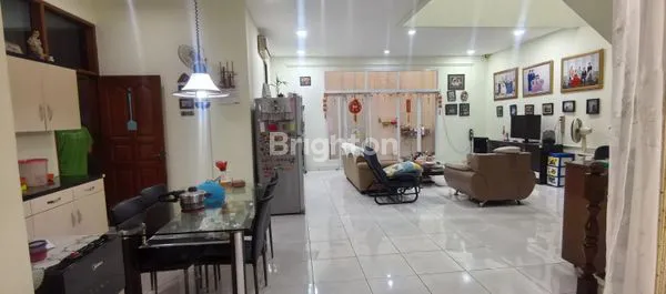 image RUMAH MEWAH DI AREA JELAMBAR LINGKUNGAN NYAMAN (4)