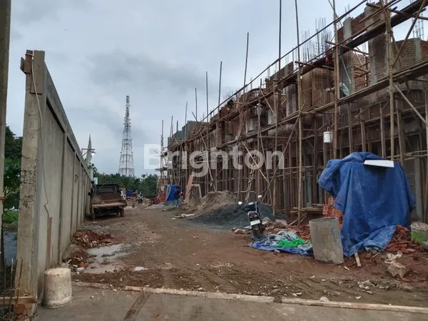 image CIPAYUNG JAKARTA TIMUR RUMAH 2 LANTAI DIJUAL CEPAT (2)