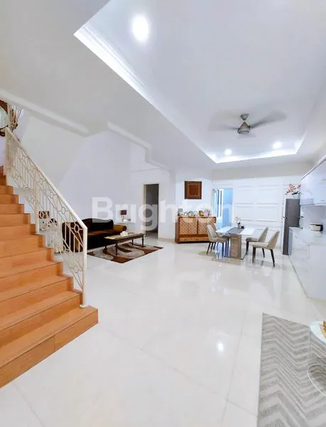 image RUMAH MEWAH MODERN 2 LANTAI LT 181 M² | KELAPA GADING PERMAI | BEBAS BANJIR | SEMI FURNISHED (3)