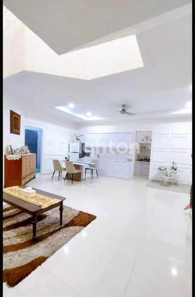 image RUMAH MEWAH MODERN 2 LANTAI LT 181 M² | KELAPA GADING PERMAI | BEBAS BANJIR | SEMI FURNISHED (5)