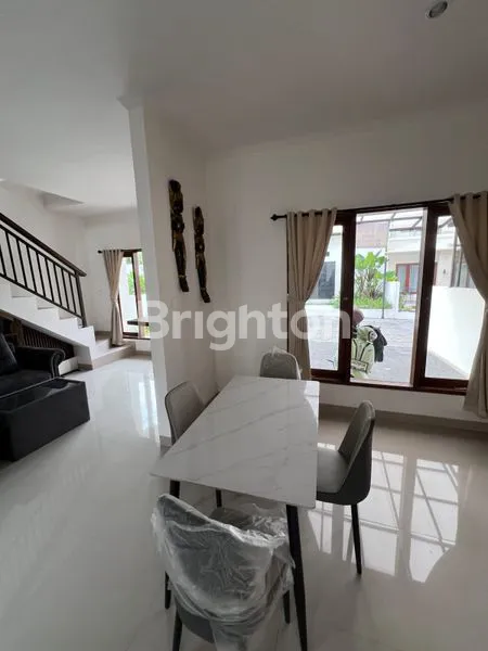 image JUAL ATAU SEWA RUMAH 2 LANTAI DI TAMAN MUMBUL  (8)