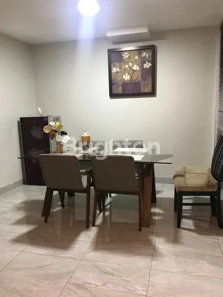 image RUMAH TINGKAT RAPIH LOKASI STRATEGIS VETERAN PESANGGRAHAN JAKARTA SELATAN (5)