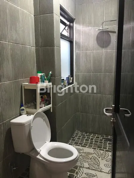 image RUMAH TINGKAT RAPIH LOKASI STRATEGIS VETERAN PESANGGRAHAN JAKARTA SELATAN (6)