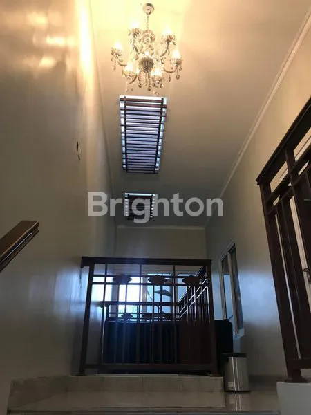 image RUMAH TINGKAT RAPIH LOKASI STRATEGIS VETERAN PESANGGRAHAN JAKARTA SELATAN (7)