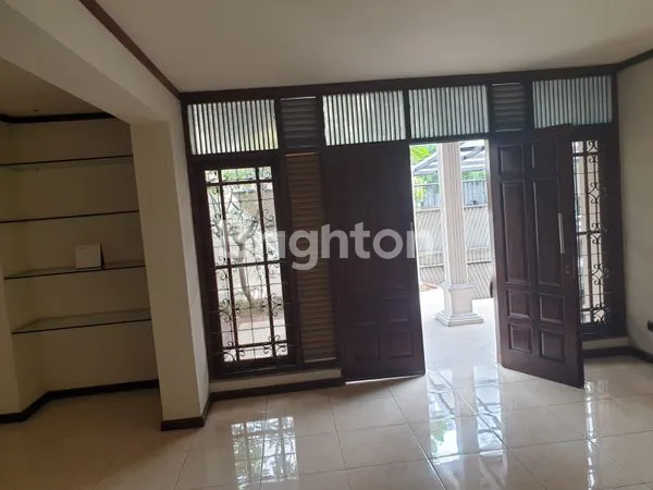 image RUMAH 2 LANTAI SIAP HUNI DI LEBAK BULUS, DEKAT MRT (1)