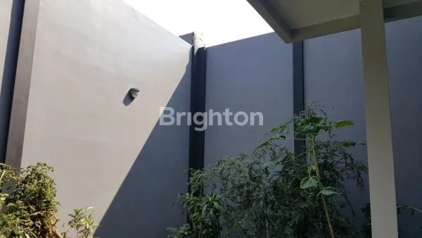 image RUMAH 2 LANTAI TERAWAT SIAP HUNI SURABAYA (5)