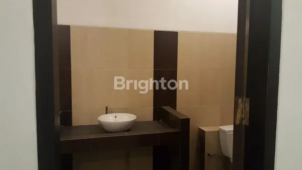 image RUMAH 2 LANTAI TERAWAT SIAP HUNI SURABAYA (6)