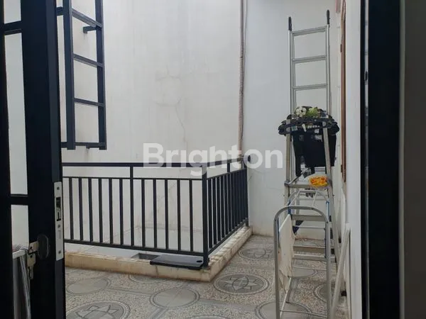 image RUMAH SIAP HUNI CLUSTER AKSES JALAN 2 MOBIL DI JAGAKARSA JAKARTA SELATAN  (2)