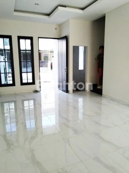 image RUMAH BARU GRESS KLAMPIS SEMOLO TENGAH (2)