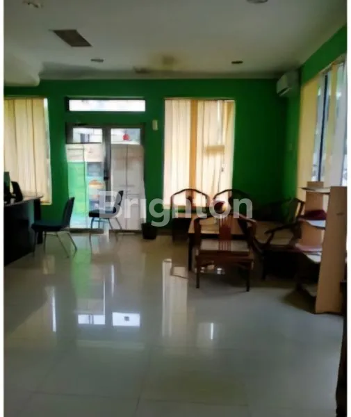image RUMAH PINGGIR JALAN DI JL. WOLTER MONGINSIDI, LT 286M² (2)