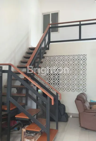 image SIMPANG DARMO MINIMALIS 2LANTAI SIAP HUNI TERAWAT BS NEGO (3)