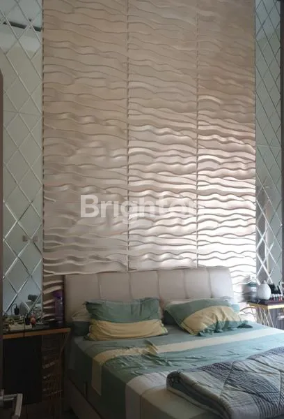 image SIMPANG DARMO MINIMALIS 2LANTAI SIAP HUNI TERAWAT BS NEGO (5)