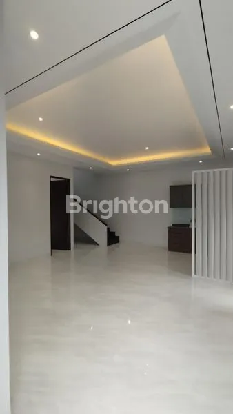 image RUMAH HOOK MEWAH 2 LANTAI DI MANYAR, DEKAT SEKOLAH PETRA (4)