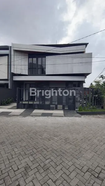 image RUMAH HOOK MEWAH 2 LANTAI DI MANYAR, DEKAT SEKOLAH PETRA (1)